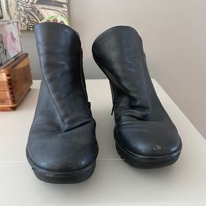 Fly London low Grey bootie